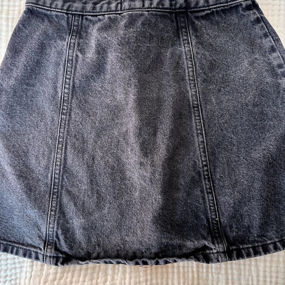 BDG Snap Front Mini Skirt Womens Size M A-Line Denim Faded Distressed Black - Picture 4 of 7